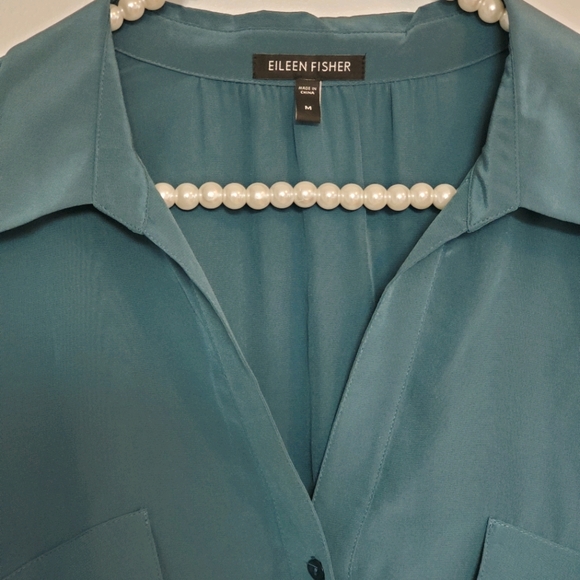 EILEEN FISHER Silk blouse, adjustable sleeves. - Picture 2 of 9